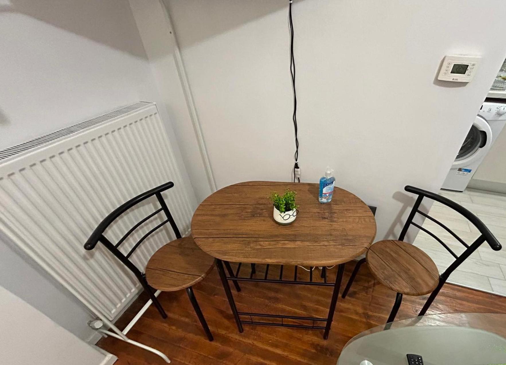 Calm Corner Delfon Apartment Tesalonika Bagian luar foto