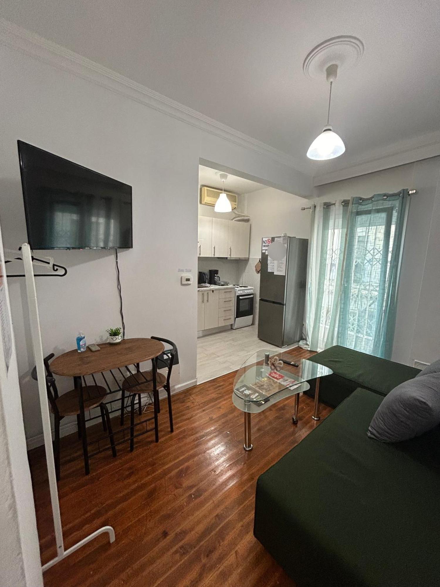 Calm Corner Delfon Apartment Tesalonika Bagian luar foto